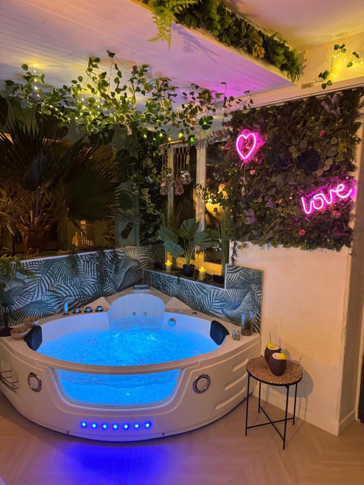 Jungle - Lyon Est Apartment